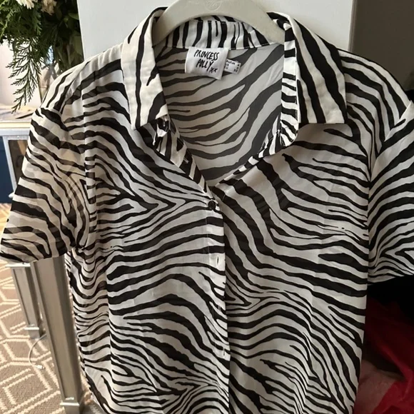 Princess Polly shirt - Picture 2 of 2